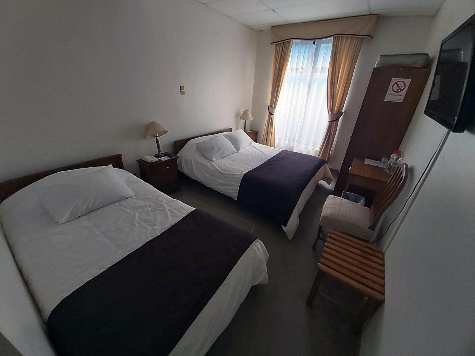 Hotel Esmeralda Castro Bilik gambar